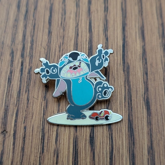 Stitch Pin - Picture 1 of 3